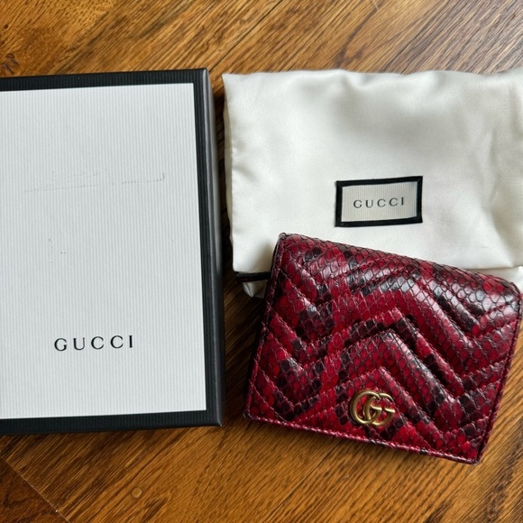 ⚡️Gucci Red & Black GG Marmont Quilted Python & Calfskin Leather Compact Wallet - Picture 1 of 12